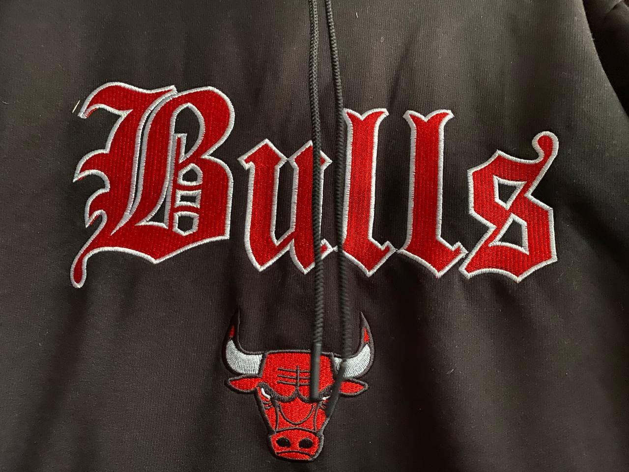 Bulls Hoodie - SnowBlack